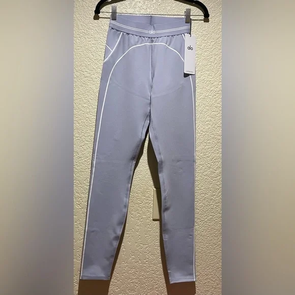Alo Yoga NWT Airbrush High Waist Heart Throb Leggings Winter Frost Color Size M